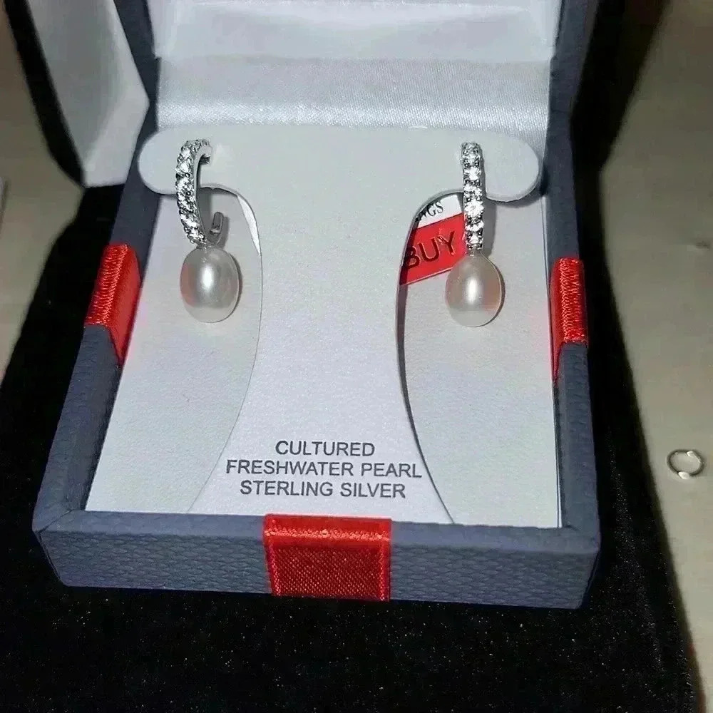 Beautiful cultured FRESHWATER PEARL STERLING SILVER EARRINGS!